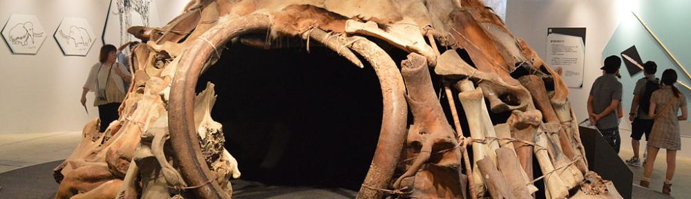 mammoth house replica Nandaro, CC BY-SA 3.0 , via Wikimedia Commons
